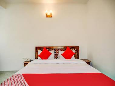 OYO 76554 Blu Lagoon