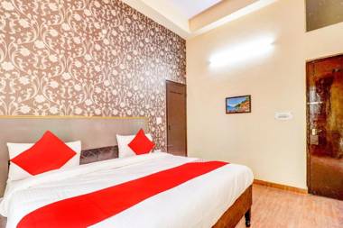 Vaccinated Staff- OYO 76157 Crown stay