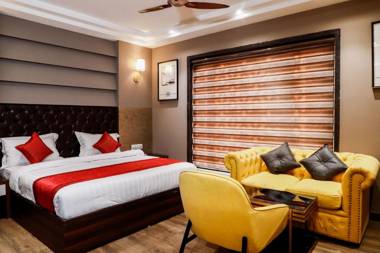 Hotel Oak Plaza - New Delhi Railway Station with free Secured parking