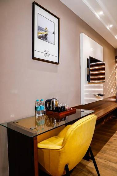 Hotel Oak Plaza - New Delhi Railway Station with free Secured parking