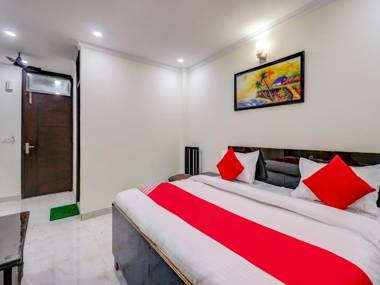 OYO 77353 Tom & Jerry