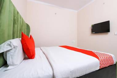 OYO 77819 Shahdara Inn