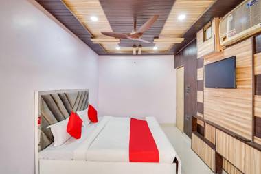 OYO 77834 Hazel Residency