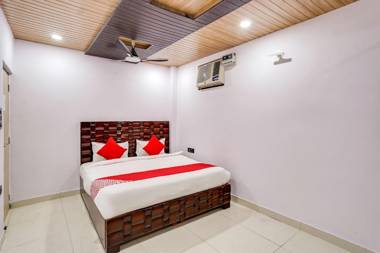 OYO 77834 Hazel Residency