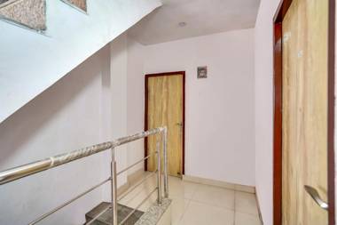 OYO 77834 Hazel Residency