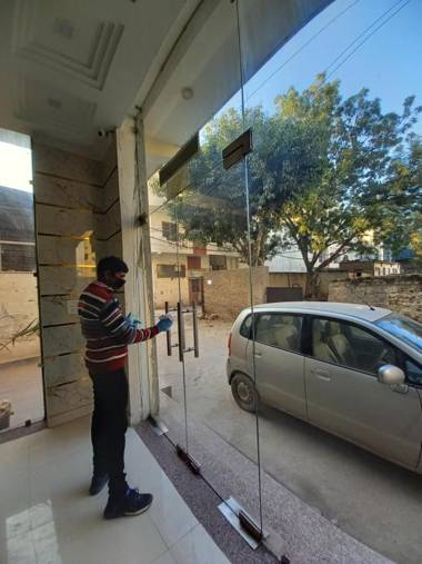 Hotel Airlift INN at Delhi Airport