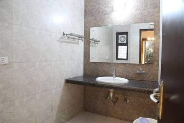 Collection O 78493 Noble Inn Paharganj