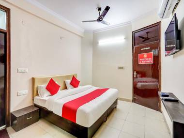 OYO Flagship 71404 Rose Stay