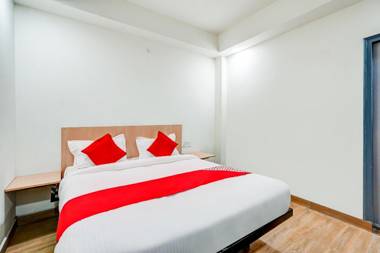 OYO 78855 White Sky Hotel