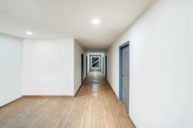 OYO 78855 White Sky Hotel