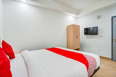 OYO 78855 White Sky Hotel