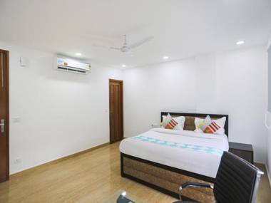 OYO 79600 The Premium Villa