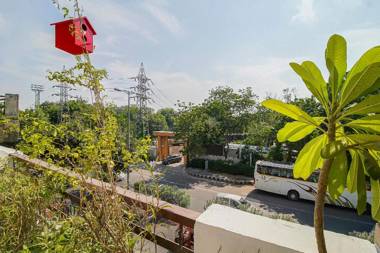 OYO 79738 Elegant Rooms Virender Nagar