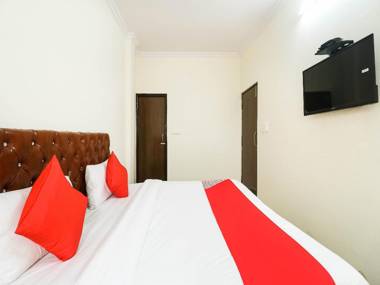 OYO DEL2822 Moody Moon Hotel