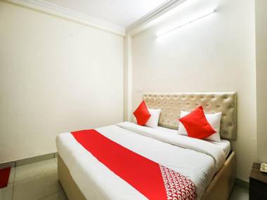 OYO DEL2822 Moody Moon Hotel