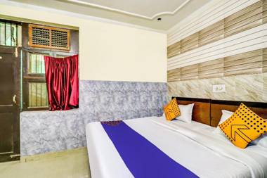 SPOT ON 77870 Maa Gayatri Guest House