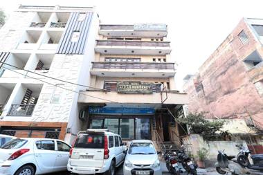 OYO DEL2885 Livia Residency