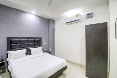 Collection O 79356 Mahavir Enclave