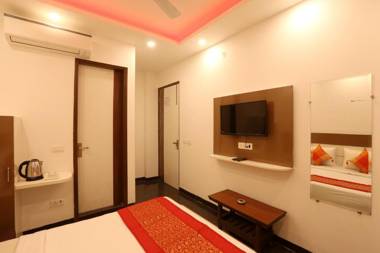 Hotel Sky Wood At Airport