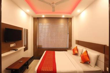 Hotel Sky Wood At Airport