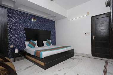 OYO 337 Hotel Anand