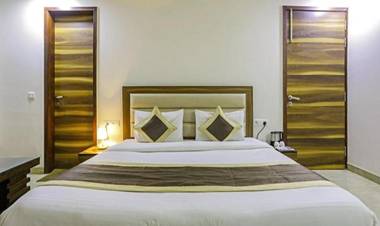 FabHotel White House BNB