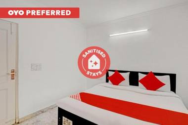 OYO 80979 Red Apple Home