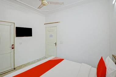 OYO 80979 Red Apple Home