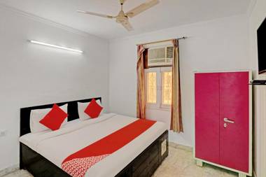 OYO 80979 Red Apple Home