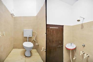 OYO 81465 Shashank Plaza