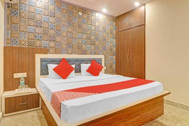 OYO Flagship 81854 Green Palace