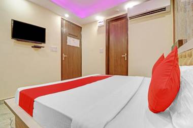 OYO Flagship 81854 Green Palace