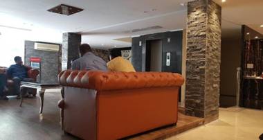 Hotel SHIMLA HERITAGE- Near B L K Hospital