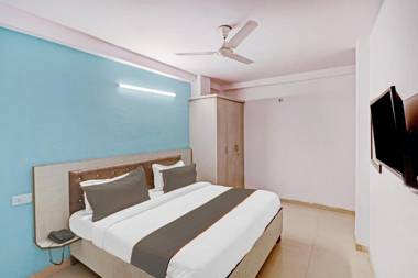 Collection O 82480 Galaxy Motel