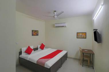 OYO Flagship 83392 Royal Discovery