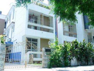 Room in Villa - Nice Boutique Guest House In South Delhi Near Aiimsniftsrifort