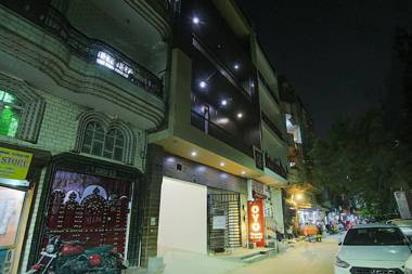 Collection O 83904 Hotel Small Town