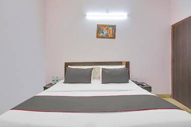 Collection O 83904 Hotel Small Town