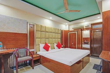 OYO Flagship 83821 Royal In