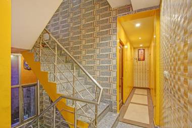 OYO Flagship 83821 Royal In