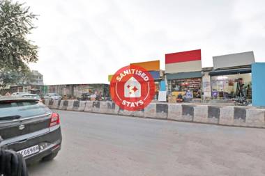 Capital O 84595 Saket Villa