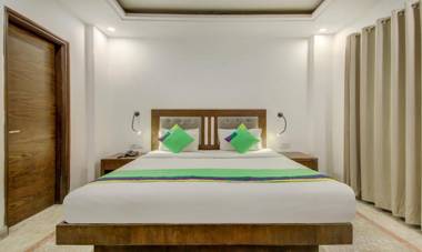 Treebo Trend The Kings Plaza Naraina Vihar