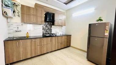 BluO 1BHK Defence Colony Mkt - Balcony Parking