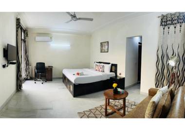 BluO Studio - Defence Colony - BathTub Balcony