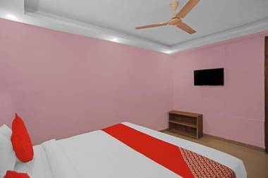 OYO 85984 Hotel Happy Spring