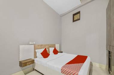 OYO 85588 Royal Guest House