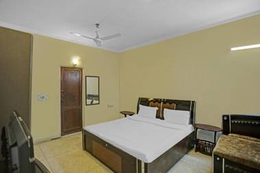 OYO 85612 Hotel Krishna Suites