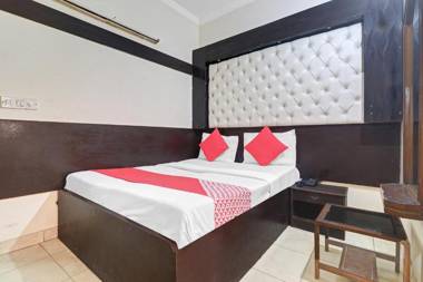 OYO 87205 Hotel Sapan Plaza