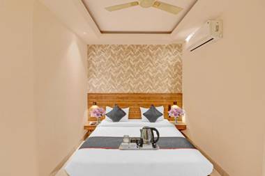 OYO Townhouse 950 Hotel Golden Glory