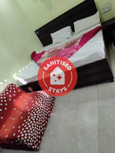 OYO 88672 Hotel Divyanka Inn